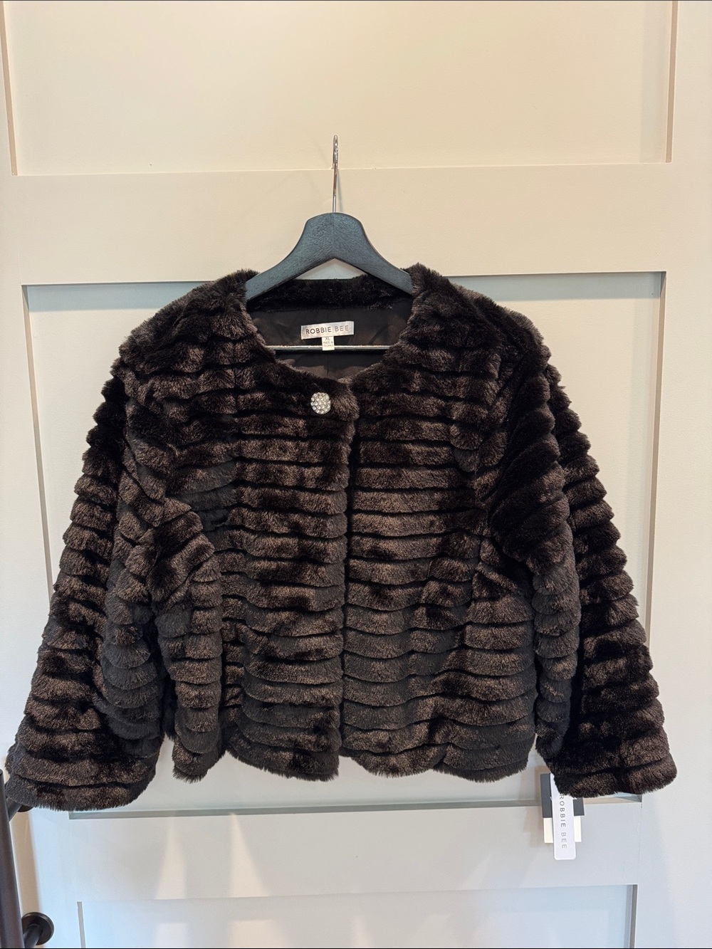 Robbie Bee Black Ribbed Faux-Fur Cropped Teddy Jacket